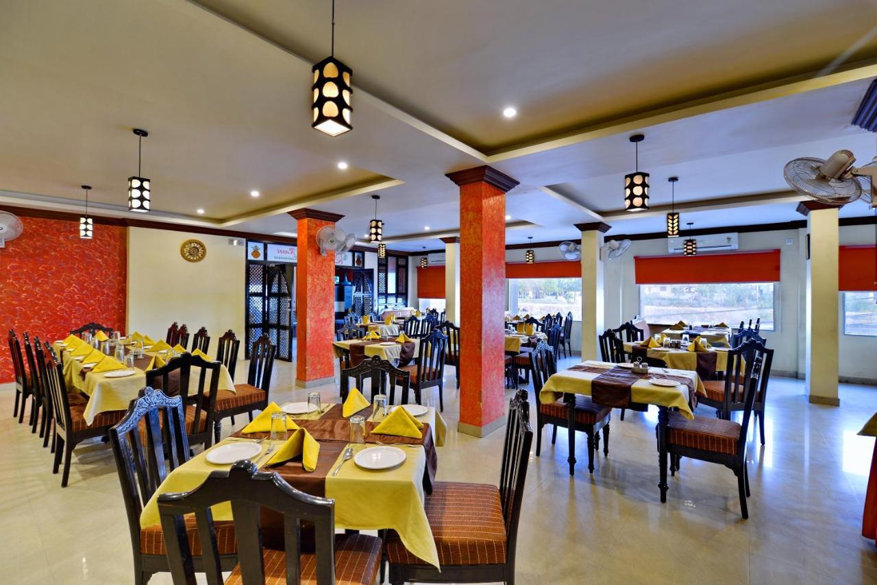 Oyo 6541 Hotel Relax Inn อุเดเปอร์ ภายนอก รูปภาพ